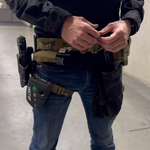 Der RADIAL Elite Leg Strap – maximaler Halt & Komfort mit Elastan- & Gurtband, Befestigungsöse & Duraflex Stealth Schnalle. Kein Verrutschen!